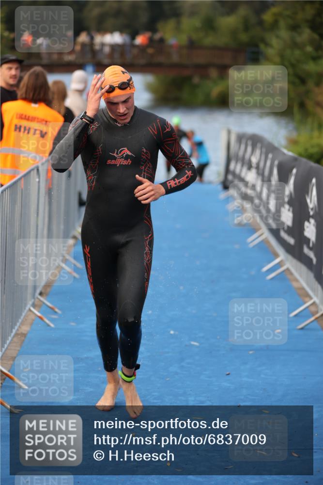 25.08.2024 - Elbe Triathlon Hamburg H.Heesch http://msf.ph/oto/6837009 25.08.2024 08:36:42 Schwimmen 44, 90 meine-sportfotos.de