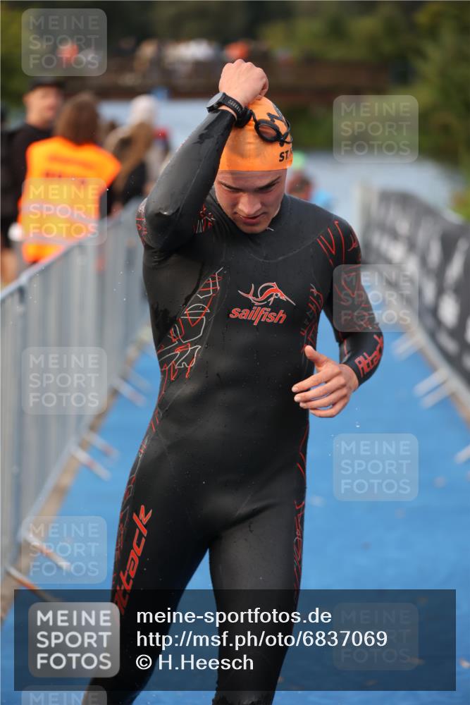 25.08.2024 - Elbe Triathlon Hamburg H.Heesch http://msf.ph/oto/6837069 25.08.2024 08:36:42 Schwimmen 44, 90 meine-sportfotos.de