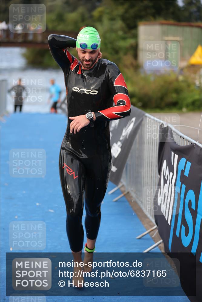 25.08.2024 - Elbe Triathlon Hamburg H.Heesch http://msf.ph/oto/6837165 25.08.2024 08:36:51 Schwimmen 44 meine-sportfotos.de
