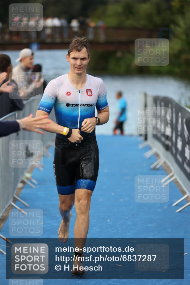 25.08.2024 - Elbe Triathlon Hamburg H.Heesch http://msf.ph/oto/6837287 25.08.2024 08:37:21 Schwimmen 67 meine-sportfotos.de