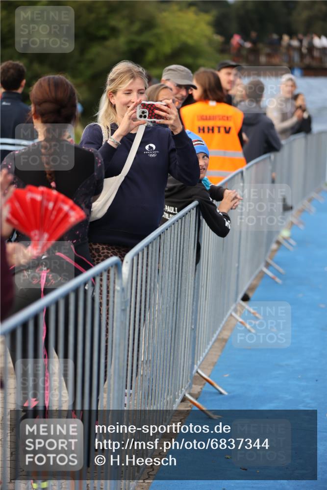 25.08.2024 - Elbe Triathlon Hamburg H.Heesch http://msf.ph/oto/6837344 25.08.2024 08:37:23 Schwimmen 67 meine-sportfotos.de