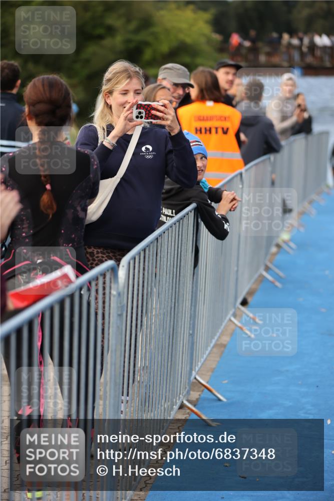 25.08.2024 - Elbe Triathlon Hamburg H.Heesch http://msf.ph/oto/6837348 25.08.2024 08:37:23 Schwimmen 67 meine-sportfotos.de