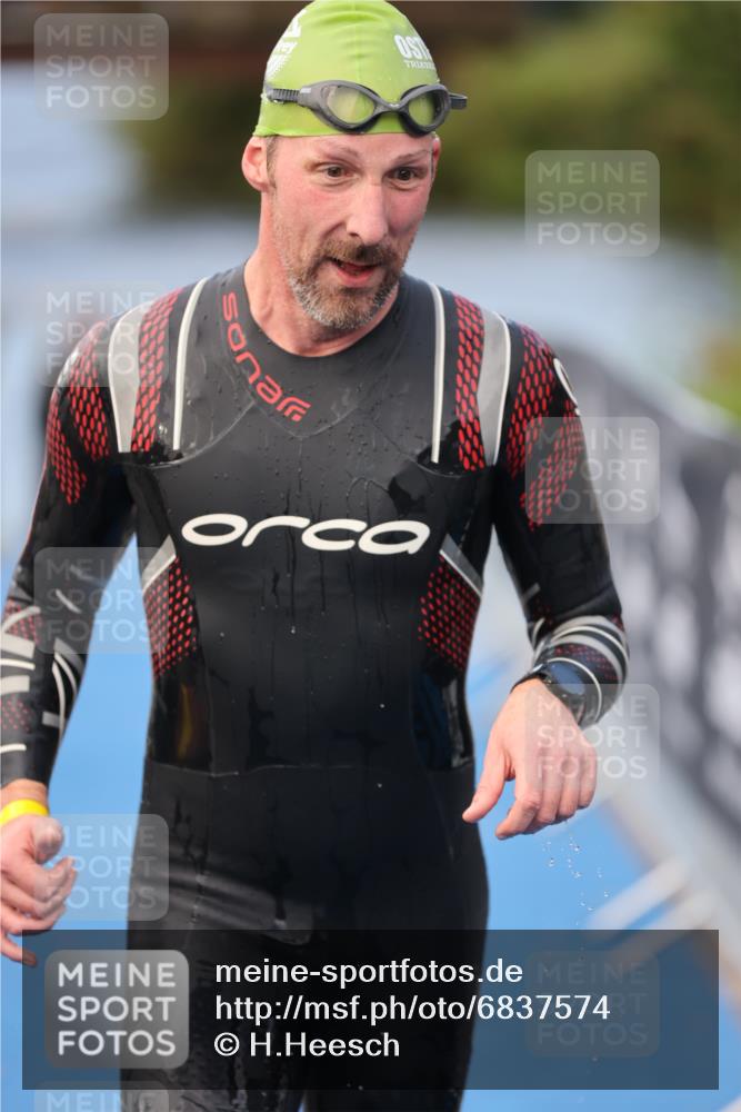 25.08.2024 - Elbe Triathlon Hamburg H.Heesch http://msf.ph/oto/6837574 25.08.2024 08:38:18 Schwimmen 53 meine-sportfotos.de