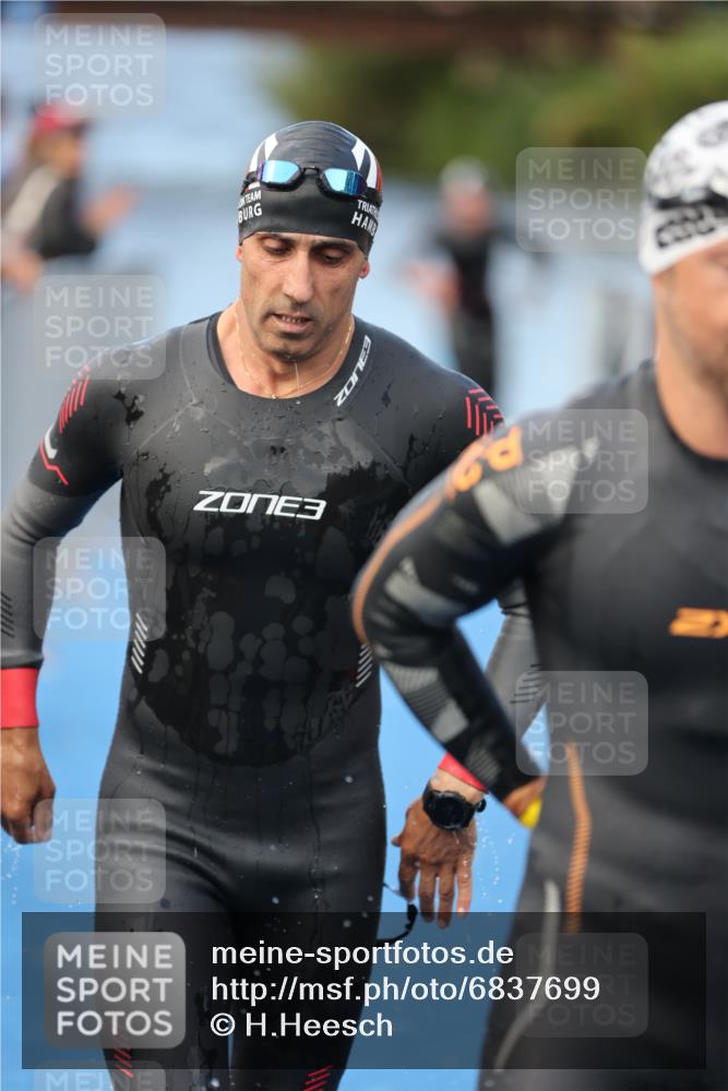 25.08.2024 - Elbe Triathlon Hamburg H.Heesch http://msf.ph/oto/6837699 25.08.2024 08:39:00 Schwimmen 66, 101, 111 meine-sportfotos.de