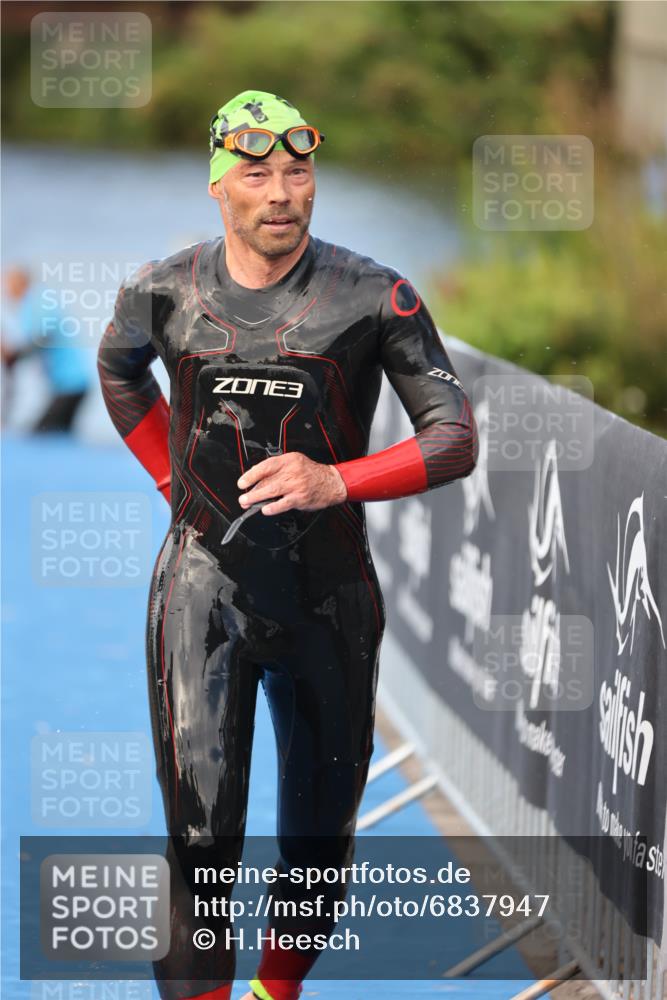 25.08.2024 - Elbe Triathlon Hamburg H.Heesch http://msf.ph/oto/6837947 25.08.2024 08:40:38 Schwimmen 62, 73, 107 meine-sportfotos.de