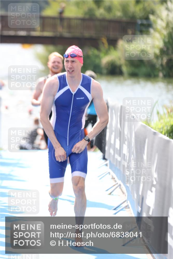 25.08.2024 - Elbe Triathlon Hamburg H.Heesch http://msf.ph/oto/6838041 25.08.2024 14:04:49 Schwimmen 24, 26, 27, 31 meine-sportfotos.de