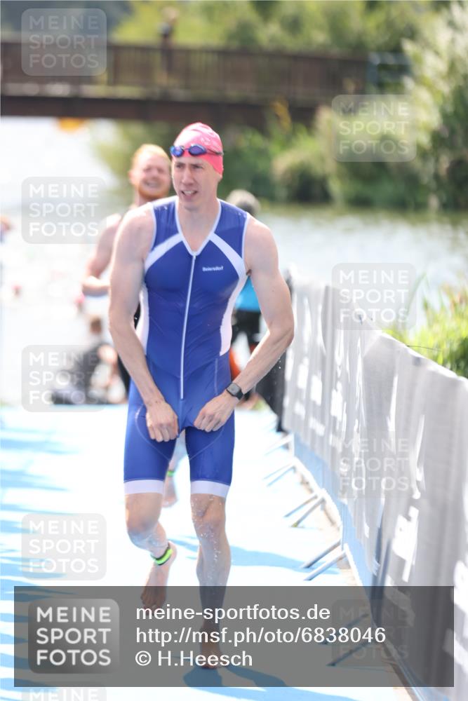 25.08.2024 - Elbe Triathlon Hamburg H.Heesch http://msf.ph/oto/6838046 25.08.2024 14:04:50 Schwimmen 24, 26, 27, 31 meine-sportfotos.de