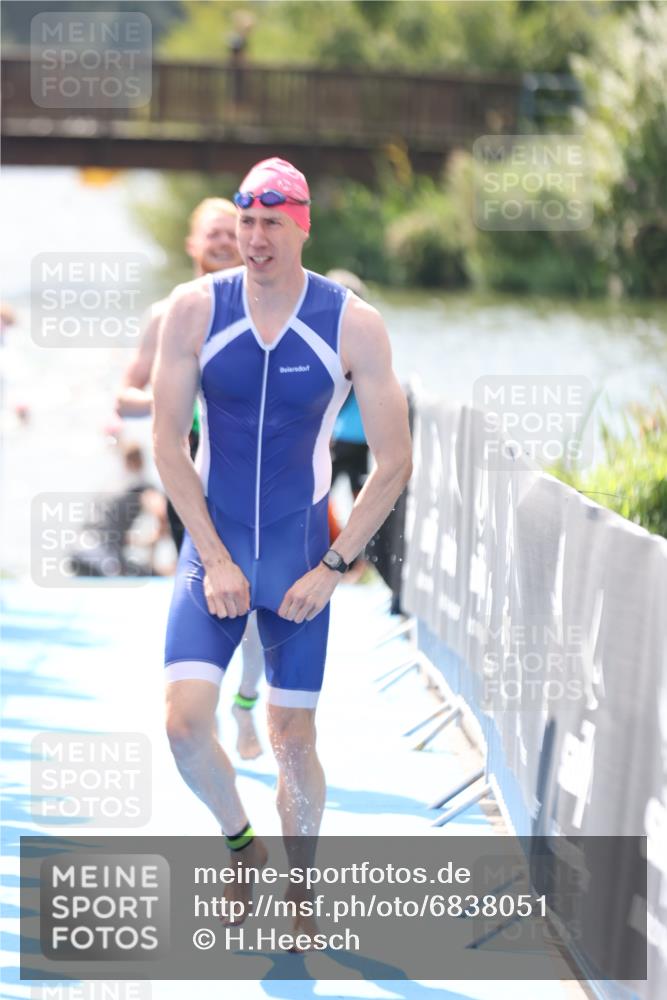 25.08.2024 - Elbe Triathlon Hamburg H.Heesch http://msf.ph/oto/6838051 25.08.2024 14:04:50 Schwimmen 24, 26, 27, 31 meine-sportfotos.de
