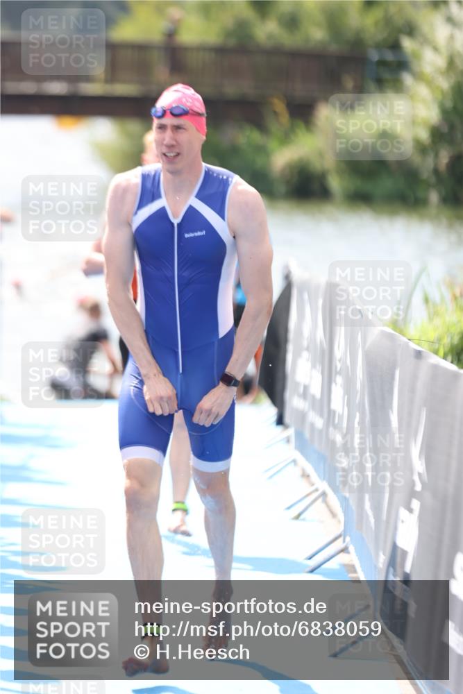 25.08.2024 - Elbe Triathlon Hamburg H.Heesch http://msf.ph/oto/6838059 25.08.2024 14:04:50 Schwimmen 24, 26, 27, 31 meine-sportfotos.de