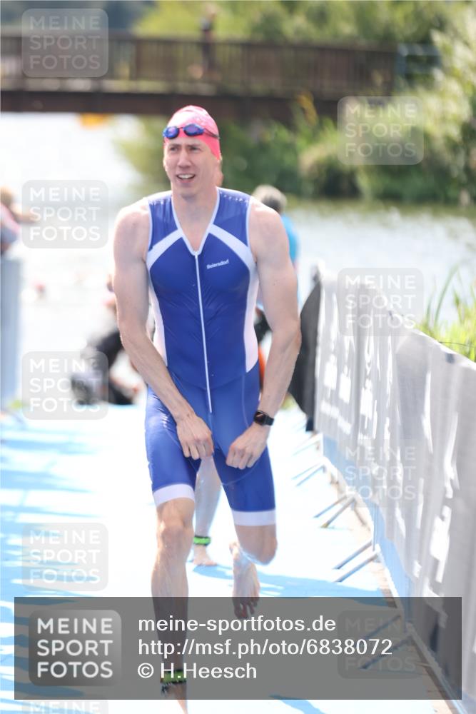 25.08.2024 - Elbe Triathlon Hamburg H.Heesch http://msf.ph/oto/6838072 25.08.2024 14:04:50 Schwimmen 24, 26, 27, 31 meine-sportfotos.de
