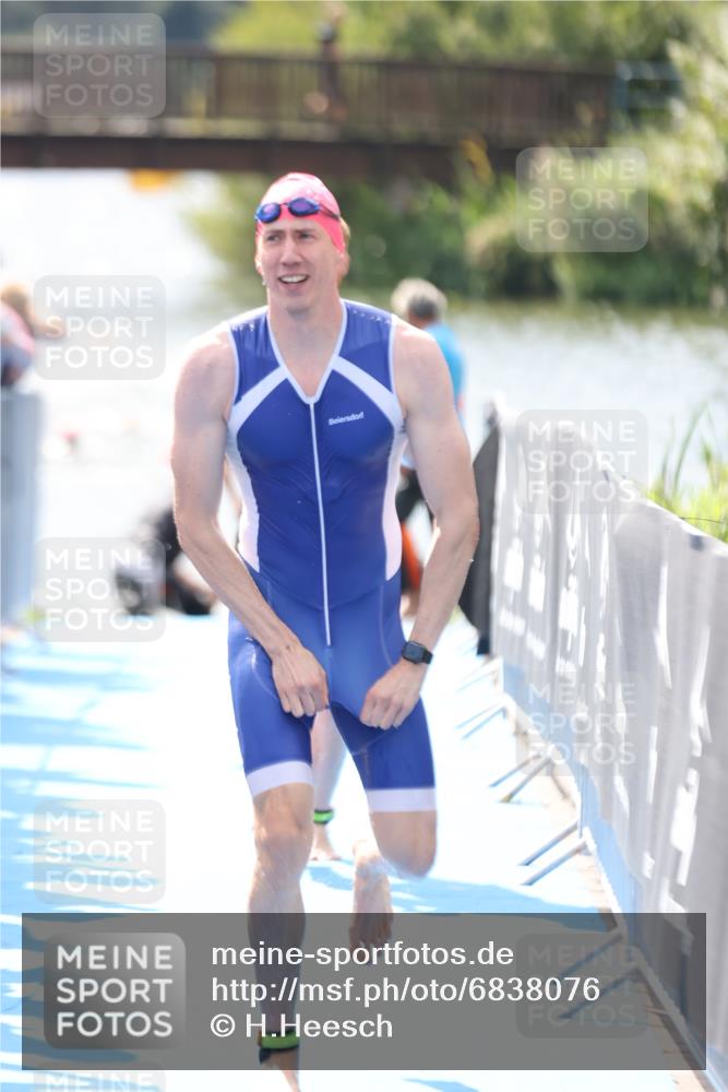 25.08.2024 - Elbe Triathlon Hamburg H.Heesch http://msf.ph/oto/6838076 25.08.2024 14:04:50 Schwimmen 24, 26, 27, 31 meine-sportfotos.de