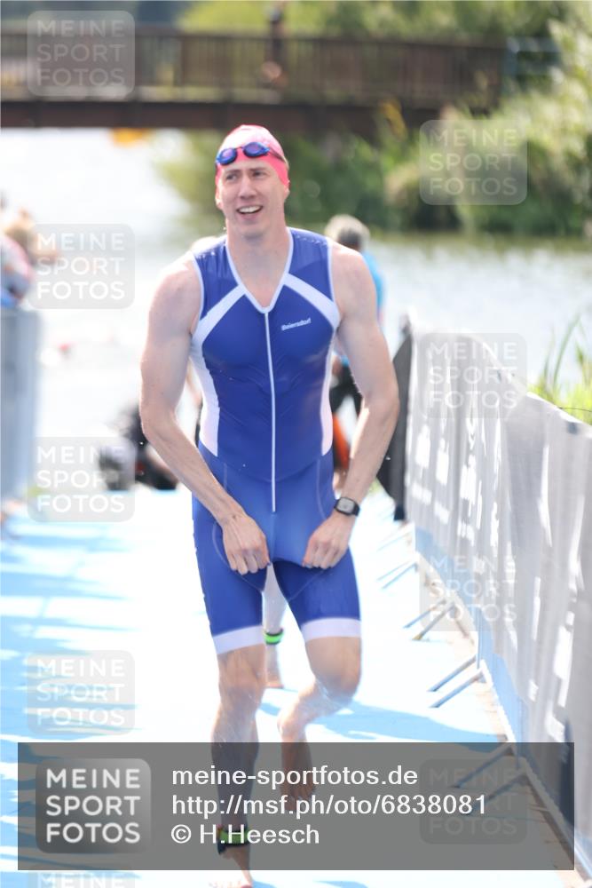 25.08.2024 - Elbe Triathlon Hamburg H.Heesch http://msf.ph/oto/6838081 25.08.2024 14:04:50 Schwimmen 24, 26, 27, 31 meine-sportfotos.de