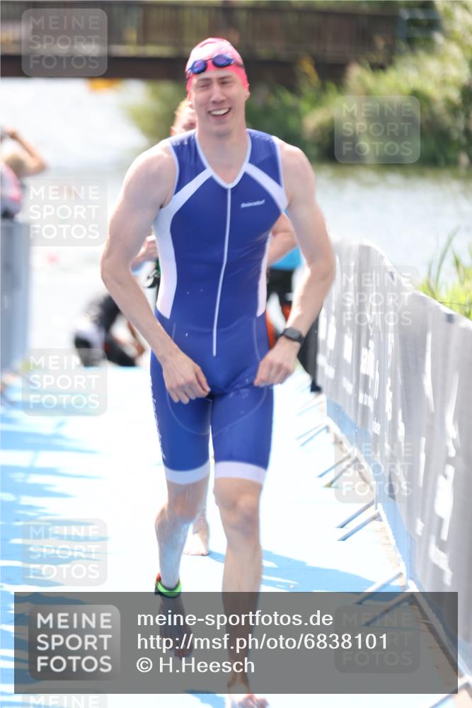 25.08.2024 - Elbe Triathlon Hamburg H.Heesch http://msf.ph/oto/6838101 25.08.2024 14:04:50 Schwimmen 24, 26, 27, 31 meine-sportfotos.de