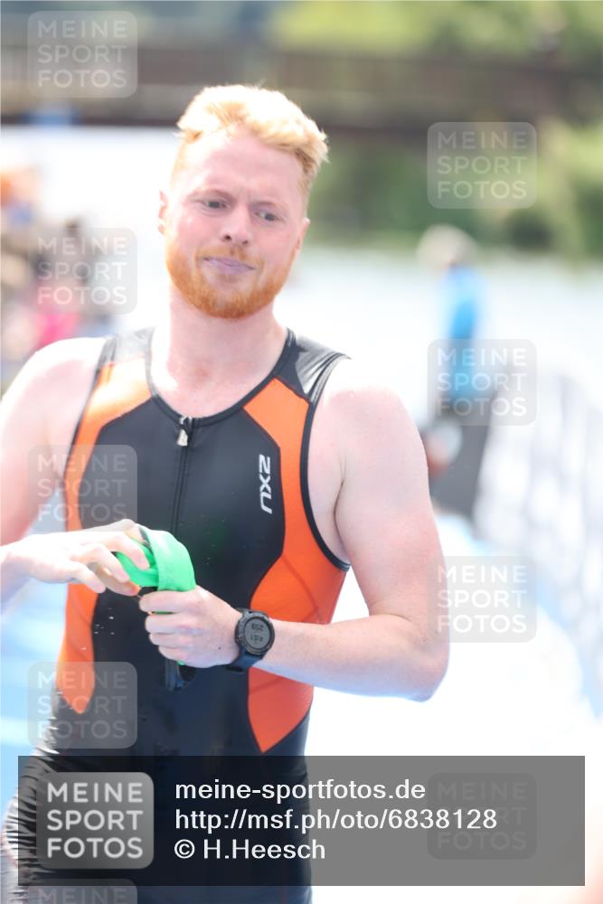 25.08.2024 - Elbe Triathlon Hamburg H.Heesch http://msf.ph/oto/6838128 25.08.2024 14:04:53 Schwimmen 1, 2, 24, 26, 27, 31 meine-sportfotos.de