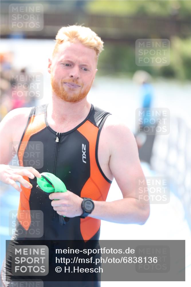 25.08.2024 - Elbe Triathlon Hamburg H.Heesch http://msf.ph/oto/6838136 25.08.2024 14:04:53 Schwimmen 1, 2, 24, 26, 27, 31 meine-sportfotos.de
