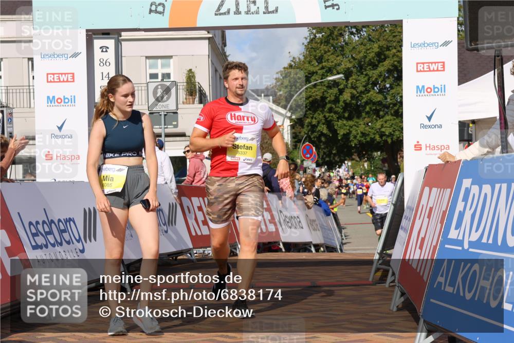 25.08.2024 - 20. Blankeneser Heldenlauf Strokosch-Dieckow http://msf.ph/oto/6838174 25.08.2024 10:29:27 Ziel 6085, 6337, 6422 meine-sportfotos.de