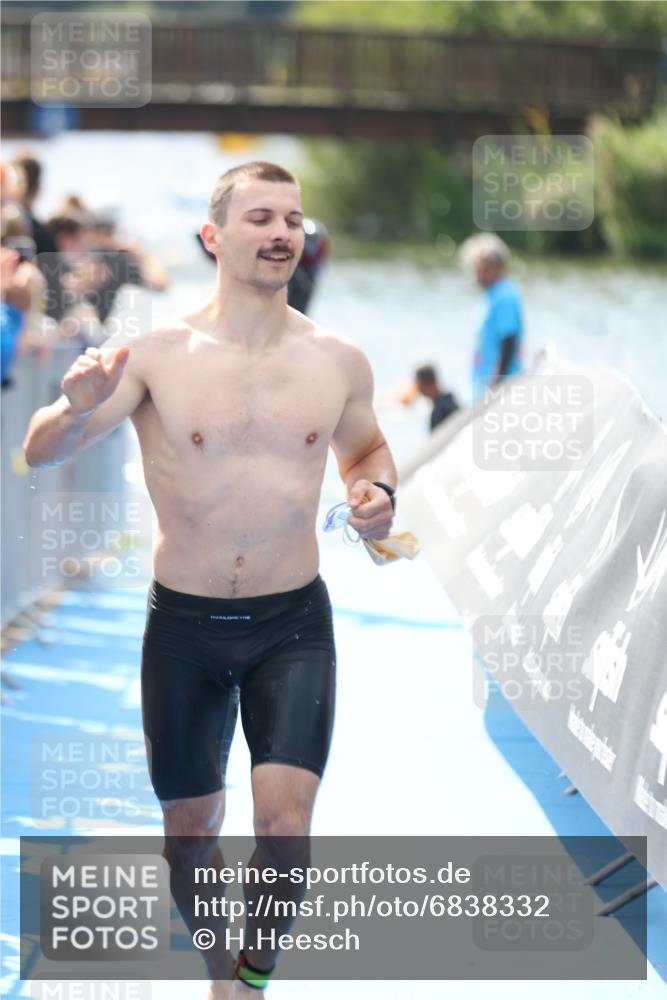25.08.2024 - Elbe Triathlon Hamburg H.Heesch http://msf.ph/oto/6838332 25.08.2024 14:05:00 Schwimmen 1, 2, 14, 26, 27, 31 meine-sportfotos.de