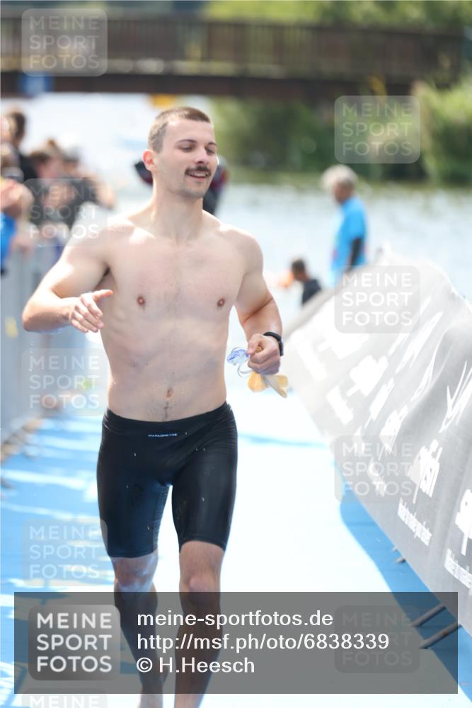 25.08.2024 - Elbe Triathlon Hamburg H.Heesch http://msf.ph/oto/6838339 25.08.2024 14:05:00 Schwimmen 1, 2, 14, 26, 27, 31 meine-sportfotos.de