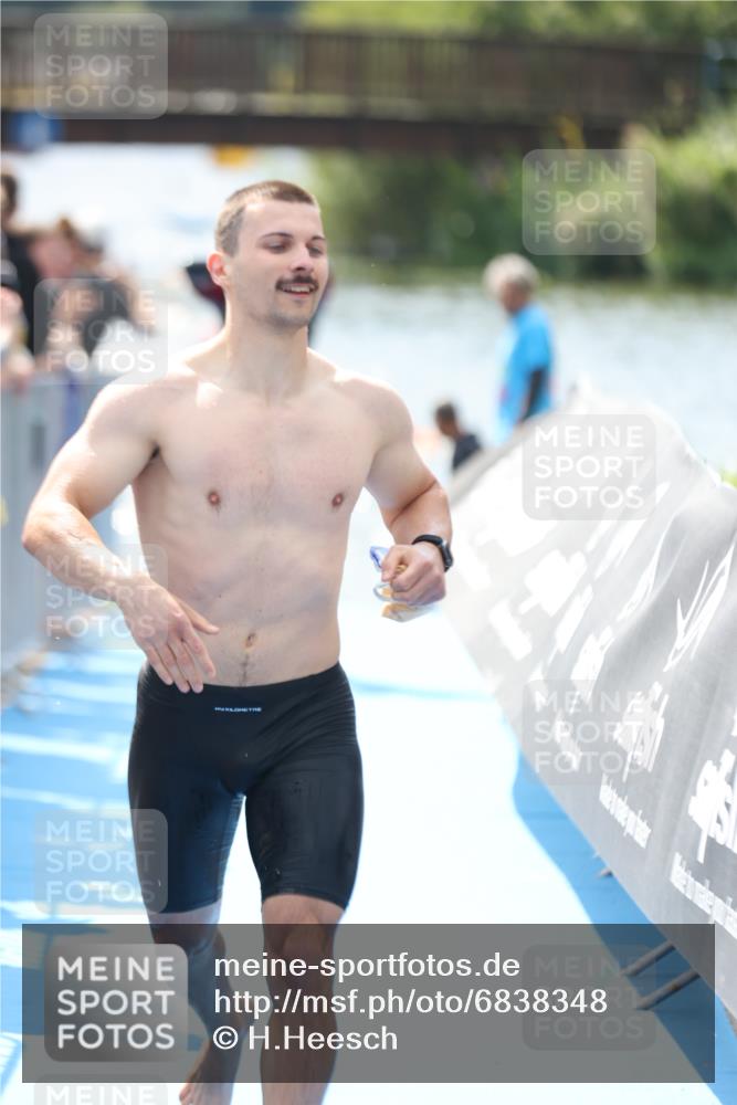 25.08.2024 - Elbe Triathlon Hamburg H.Heesch http://msf.ph/oto/6838348 25.08.2024 14:05:00 Schwimmen 1, 2, 14, 26, 27, 31 meine-sportfotos.de