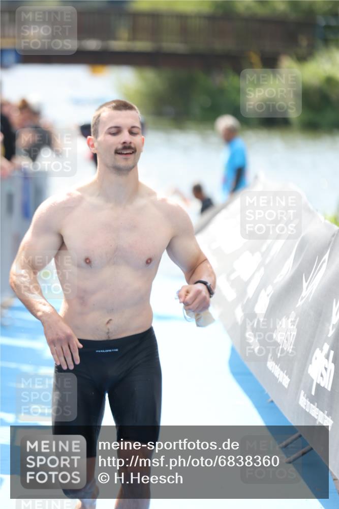 25.08.2024 - Elbe Triathlon Hamburg H.Heesch http://msf.ph/oto/6838360 25.08.2024 14:05:00 Schwimmen 1, 2, 14, 26, 27, 31 meine-sportfotos.de