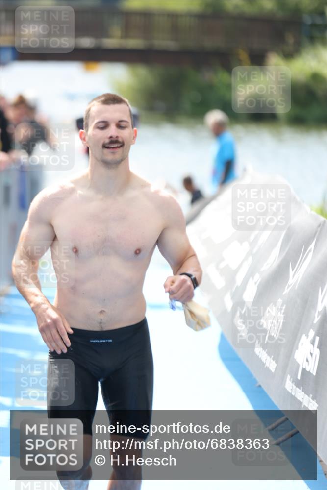 25.08.2024 - Elbe Triathlon Hamburg H.Heesch http://msf.ph/oto/6838363 25.08.2024 14:05:00 Schwimmen 1, 2, 14, 26, 27, 31 meine-sportfotos.de