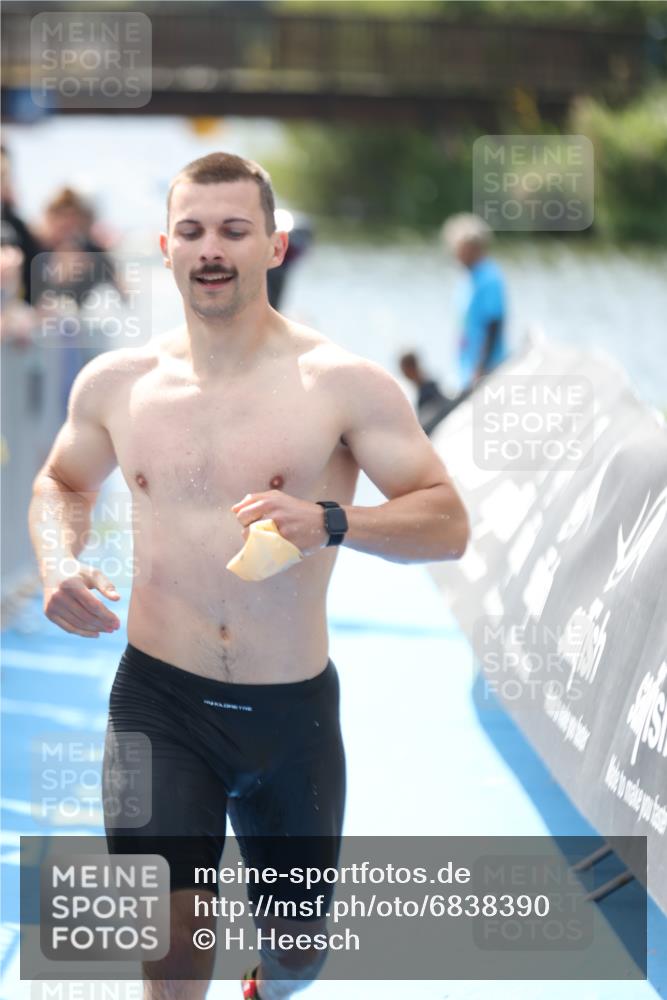 25.08.2024 - Elbe Triathlon Hamburg H.Heesch http://msf.ph/oto/6838390 25.08.2024 14:05:01 Schwimmen 1, 2, 14, 25, 26, 27, 31 meine-sportfotos.de