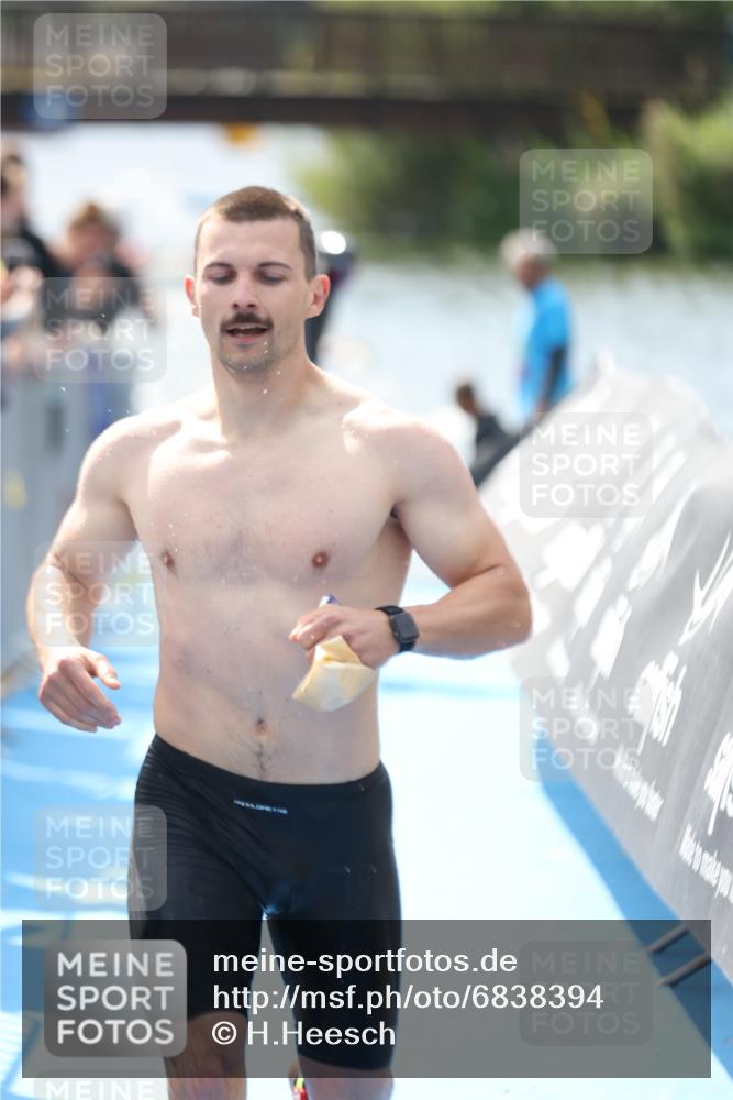 25.08.2024 - Elbe Triathlon Hamburg H.Heesch http://msf.ph/oto/6838394 25.08.2024 14:05:01 Schwimmen 1, 2, 14, 25, 26, 27, 31 meine-sportfotos.de