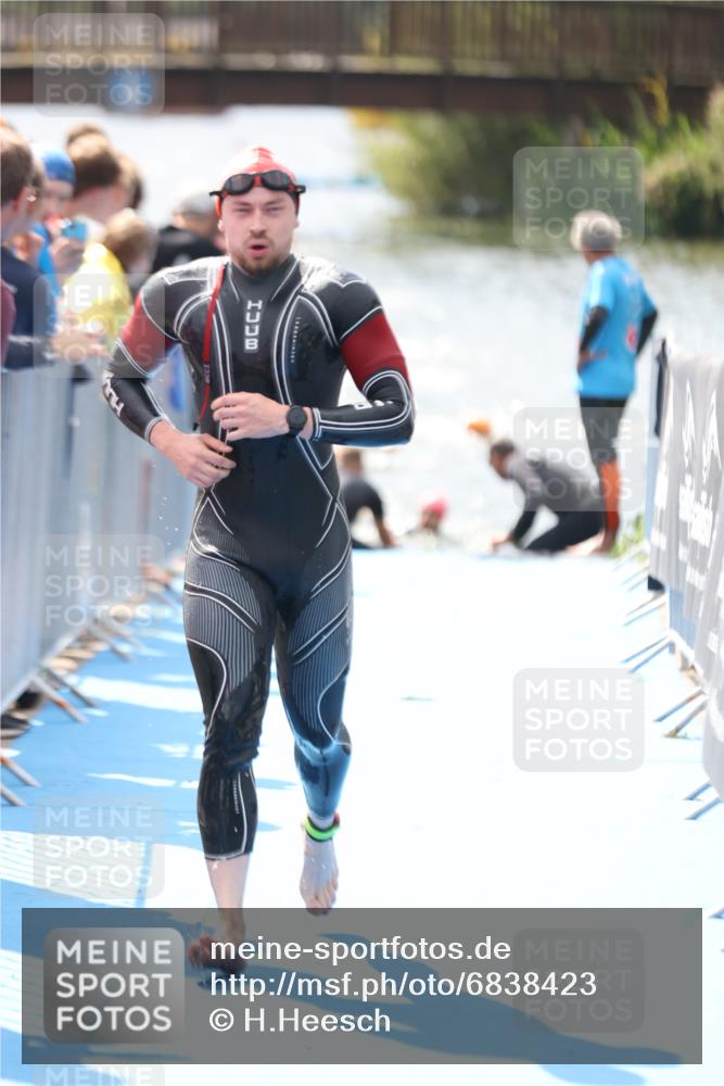25.08.2024 - Elbe Triathlon Hamburg H.Heesch http://msf.ph/oto/6838423 25.08.2024 14:05:04 Schwimmen 1, 2, 14, 25, 26, 31 meine-sportfotos.de