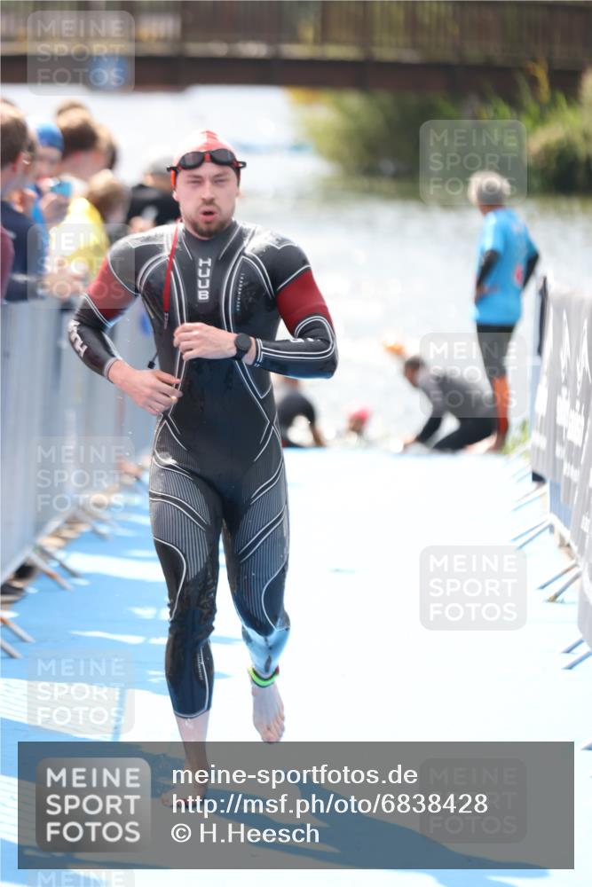 25.08.2024 - Elbe Triathlon Hamburg H.Heesch http://msf.ph/oto/6838428 25.08.2024 14:05:04 Schwimmen 1, 2, 14, 25, 26, 31 meine-sportfotos.de