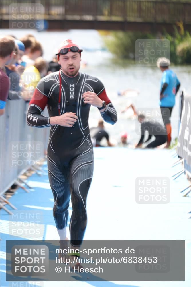 25.08.2024 - Elbe Triathlon Hamburg H.Heesch http://msf.ph/oto/6838453 25.08.2024 14:05:05 Schwimmen 1, 2, 14, 25, 26, 31 meine-sportfotos.de