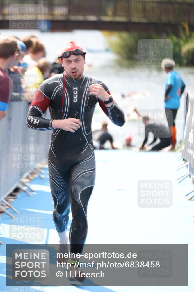 25.08.2024 - Elbe Triathlon Hamburg H.Heesch http://msf.ph/oto/6838458 25.08.2024 14:05:05 Schwimmen 1, 2, 14, 25, 26, 31 meine-sportfotos.de