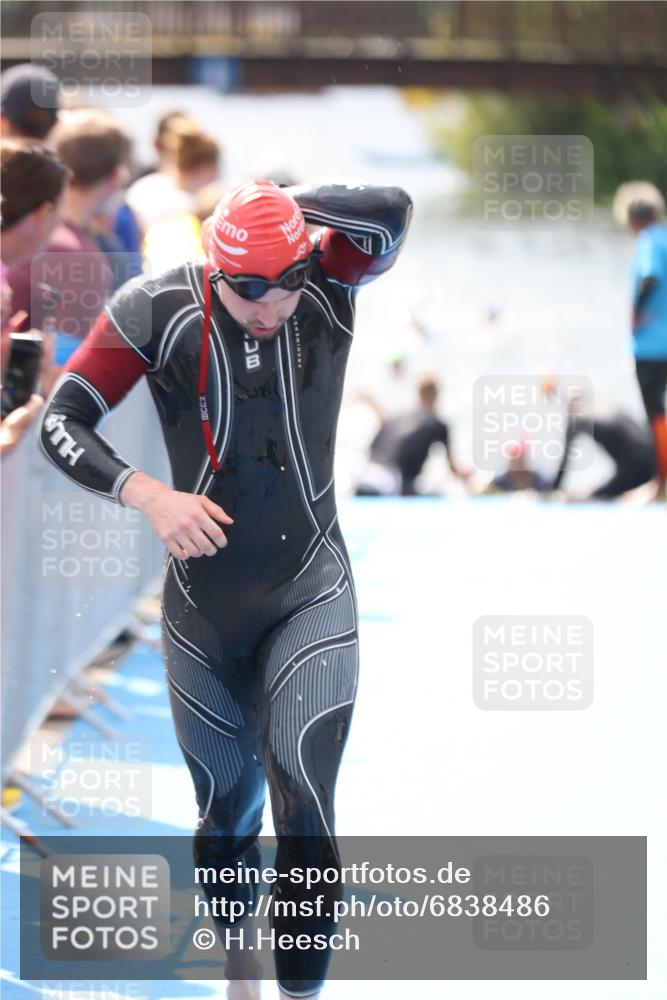 25.08.2024 - Elbe Triathlon Hamburg H.Heesch http://msf.ph/oto/6838486 25.08.2024 14:05:05 Schwimmen 1, 2, 14, 25, 26, 31 meine-sportfotos.de