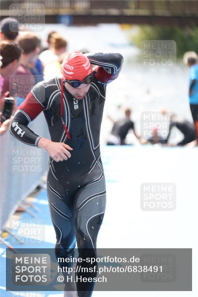 25.08.2024 - Elbe Triathlon Hamburg H.Heesch http://msf.ph/oto/6838491 25.08.2024 14:05:05 Schwimmen 1, 2, 14, 25, 26, 31 meine-sportfotos.de