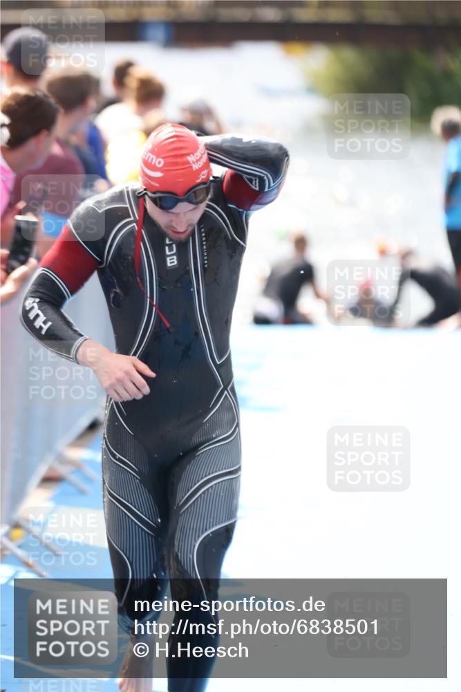 25.08.2024 - Elbe Triathlon Hamburg H.Heesch http://msf.ph/oto/6838501 25.08.2024 14:05:05 Schwimmen 1, 2, 14, 25, 26, 31 meine-sportfotos.de
