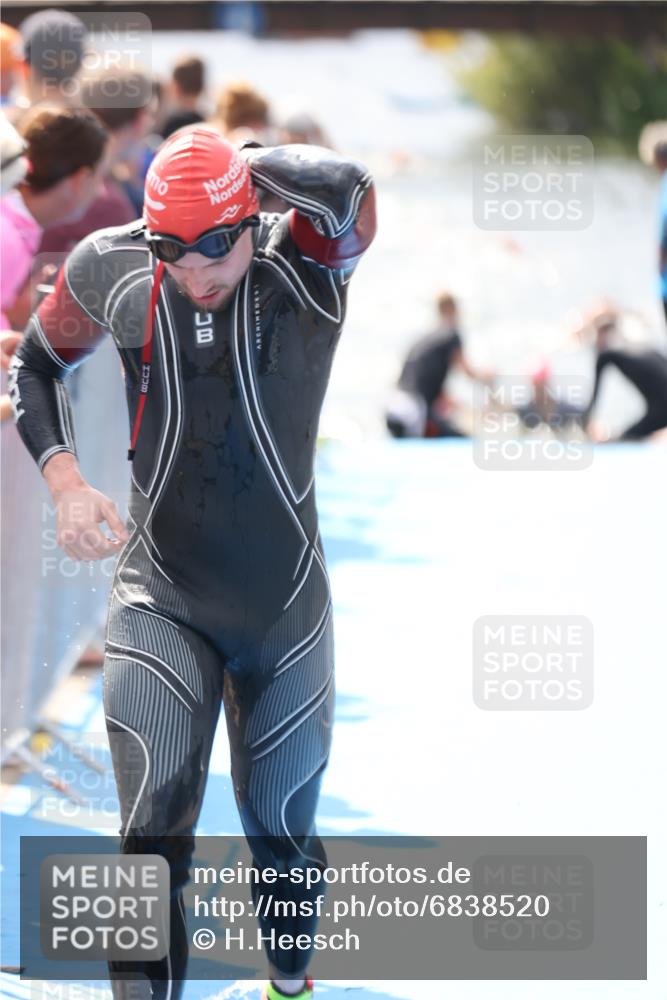25.08.2024 - Elbe Triathlon Hamburg H.Heesch http://msf.ph/oto/6838520 25.08.2024 14:05:06 Schwimmen 1, 2, 8, 14, 25, 26, 31 meine-sportfotos.de