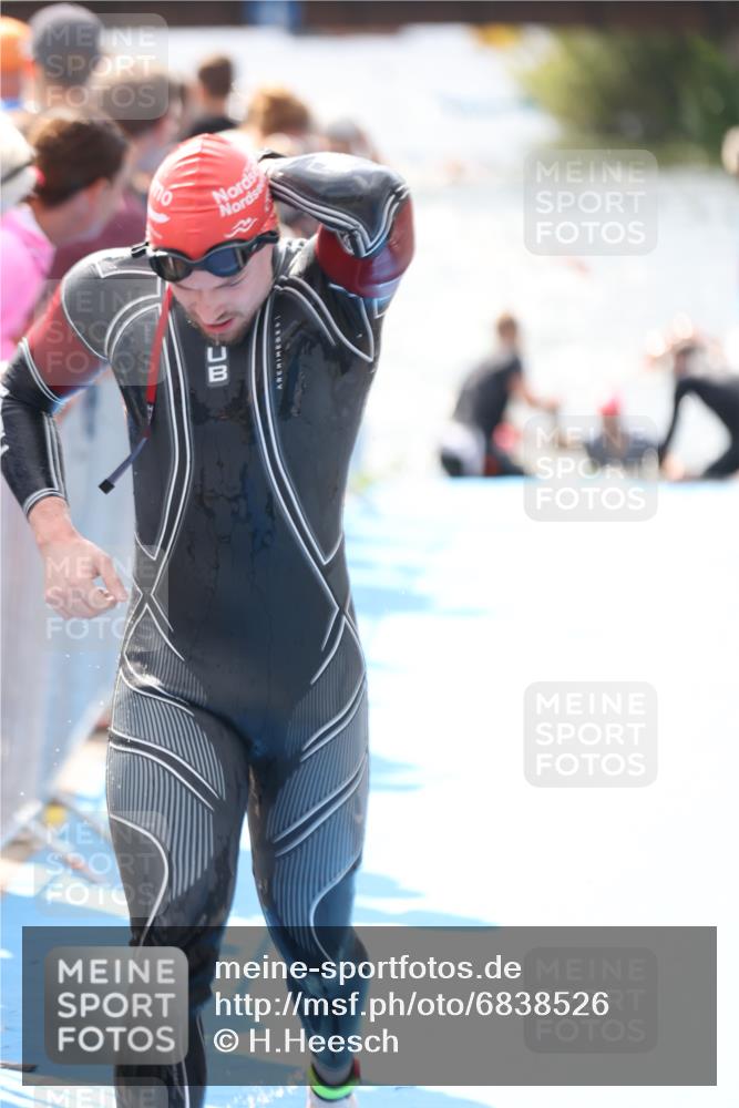 25.08.2024 - Elbe Triathlon Hamburg H.Heesch http://msf.ph/oto/6838526 25.08.2024 14:05:06 Schwimmen 1, 2, 8, 14, 25, 26, 31 meine-sportfotos.de