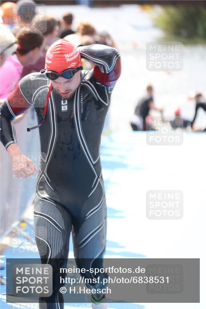 25.08.2024 - Elbe Triathlon Hamburg H.Heesch http://msf.ph/oto/6838531 25.08.2024 14:05:06 Schwimmen 1, 2, 8, 14, 25, 26, 31 meine-sportfotos.de