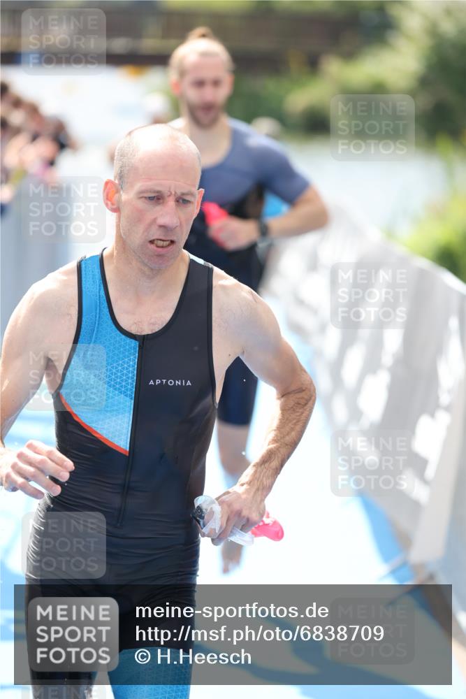 25.08.2024 - Elbe Triathlon Hamburg H.Heesch http://msf.ph/oto/6838709 25.08.2024 14:05:19 Schwimmen 1, 2, 4, 8, 9, 13, 14, 22, 25 meine-sportfotos.de