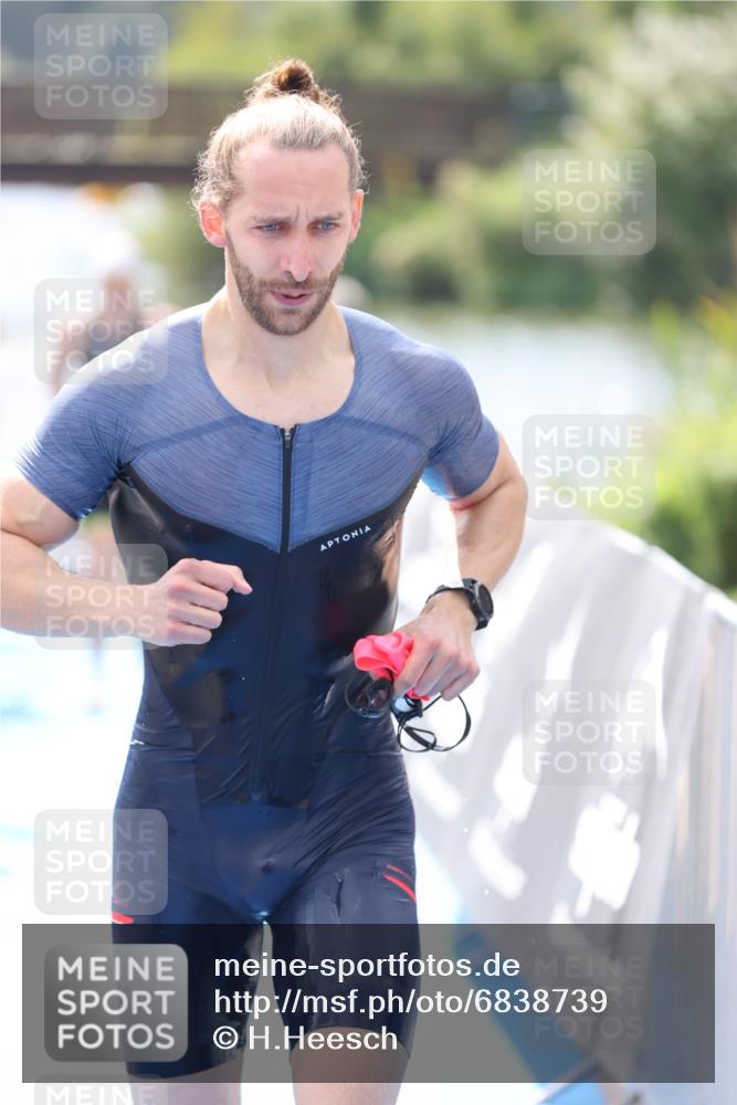 25.08.2024 - Elbe Triathlon Hamburg H.Heesch http://msf.ph/oto/6838739 25.08.2024 14:05:20 Schwimmen 1, 2, 4, 8, 9, 13, 14, 22, 25 meine-sportfotos.de