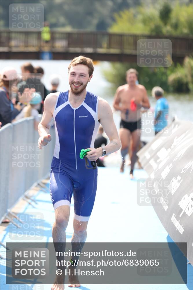 25.08.2024 - Elbe Triathlon Hamburg H.Heesch http://msf.ph/oto/6839065 25.08.2024 14:05:29 Schwimmen 4, 8, 9, 13, 14, 15, 19, 22, 25, 29 meine-sportfotos.de