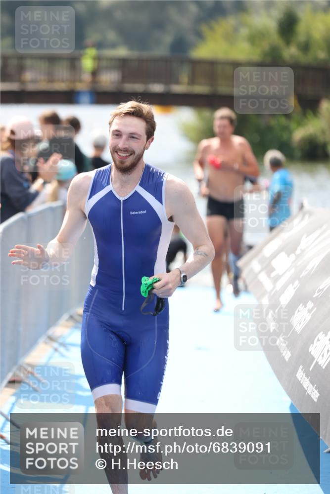 25.08.2024 - Elbe Triathlon Hamburg H.Heesch http://msf.ph/oto/6839091 25.08.2024 14:05:29 Schwimmen 4, 8, 9, 13, 14, 15, 19, 22, 25, 29 meine-sportfotos.de