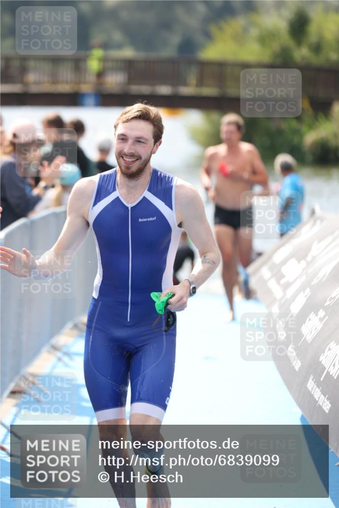 25.08.2024 - Elbe Triathlon Hamburg H.Heesch http://msf.ph/oto/6839099 25.08.2024 14:05:29 Schwimmen 4, 8, 9, 13, 14, 15, 19, 22, 25, 29 meine-sportfotos.de