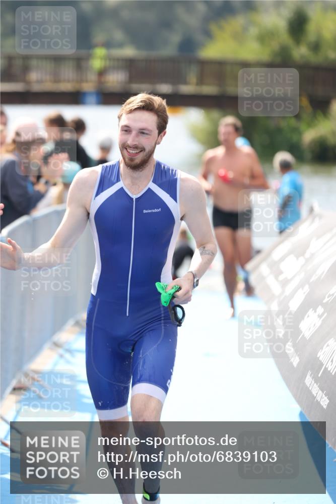 25.08.2024 - Elbe Triathlon Hamburg H.Heesch http://msf.ph/oto/6839103 25.08.2024 14:05:29 Schwimmen 4, 8, 9, 13, 14, 15, 19, 22, 25, 29 meine-sportfotos.de