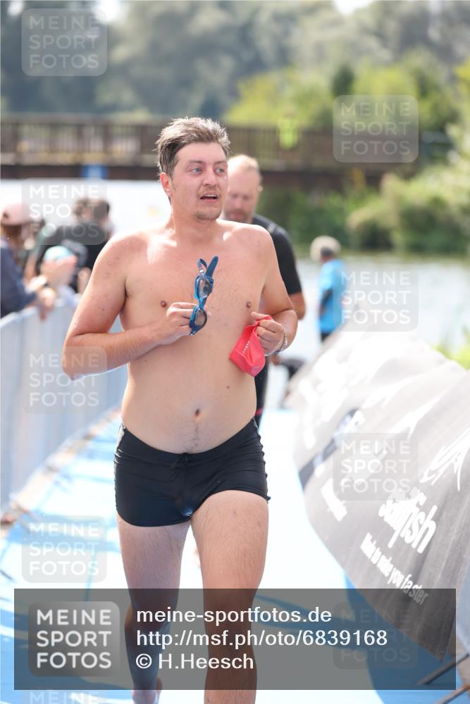25.08.2024 - Elbe Triathlon Hamburg H.Heesch http://msf.ph/oto/6839168 25.08.2024 14:05:34 Schwimmen 4, 8, 9, 13, 15, 19, 22, 25, 29 meine-sportfotos.de