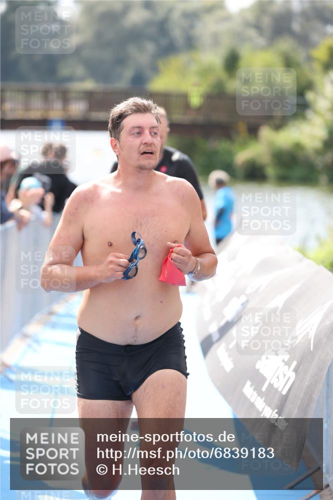 25.08.2024 - Elbe Triathlon Hamburg H.Heesch http://msf.ph/oto/6839183 25.08.2024 14:05:34 Schwimmen 4, 8, 9, 13, 15, 19, 22, 25, 29 meine-sportfotos.de