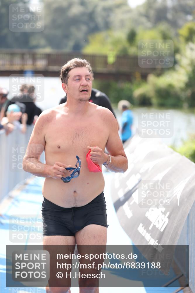25.08.2024 - Elbe Triathlon Hamburg H.Heesch http://msf.ph/oto/6839188 25.08.2024 14:05:34 Schwimmen 4, 8, 9, 13, 15, 19, 22, 25, 29 meine-sportfotos.de