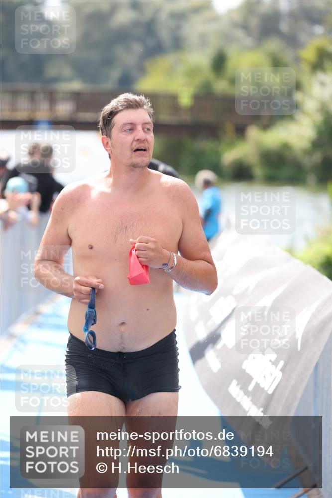 25.08.2024 - Elbe Triathlon Hamburg H.Heesch http://msf.ph/oto/6839194 25.08.2024 14:05:34 Schwimmen 4, 8, 9, 13, 15, 19, 22, 25, 29 meine-sportfotos.de