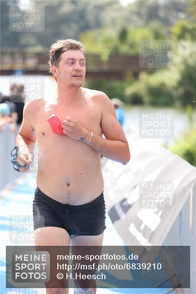 25.08.2024 - Elbe Triathlon Hamburg H.Heesch http://msf.ph/oto/6839210 25.08.2024 14:05:34 Schwimmen 4, 8, 9, 13, 15, 19, 22, 25, 29 meine-sportfotos.de