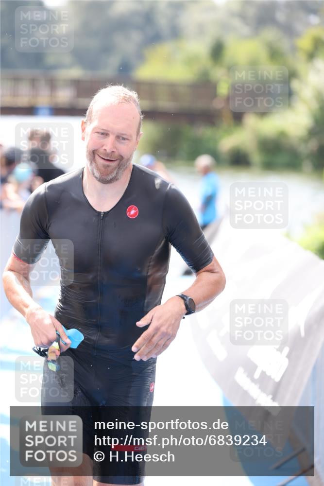 25.08.2024 - Elbe Triathlon Hamburg H.Heesch http://msf.ph/oto/6839234 25.08.2024 14:05:36 Schwimmen 4, 8, 9, 13, 15, 19, 22, 25, 29 meine-sportfotos.de