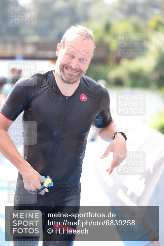 25.08.2024 - Elbe Triathlon Hamburg H.Heesch http://msf.ph/oto/6839258 25.08.2024 14:05:36 Schwimmen 4, 8, 9, 13, 15, 19, 22, 25, 29 meine-sportfotos.de